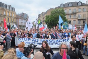 Entre 5000 et 8000 personnes ont participé à la manifestation. Une mobilisation supérieure à celle d'Alstom en 2016.