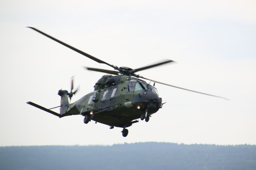 Dans la lutte contre le nouveau coronavirus, l'armée a assuré des transferts de patients en hélicoptères depuis la Bourgogne-Franche-Comté.