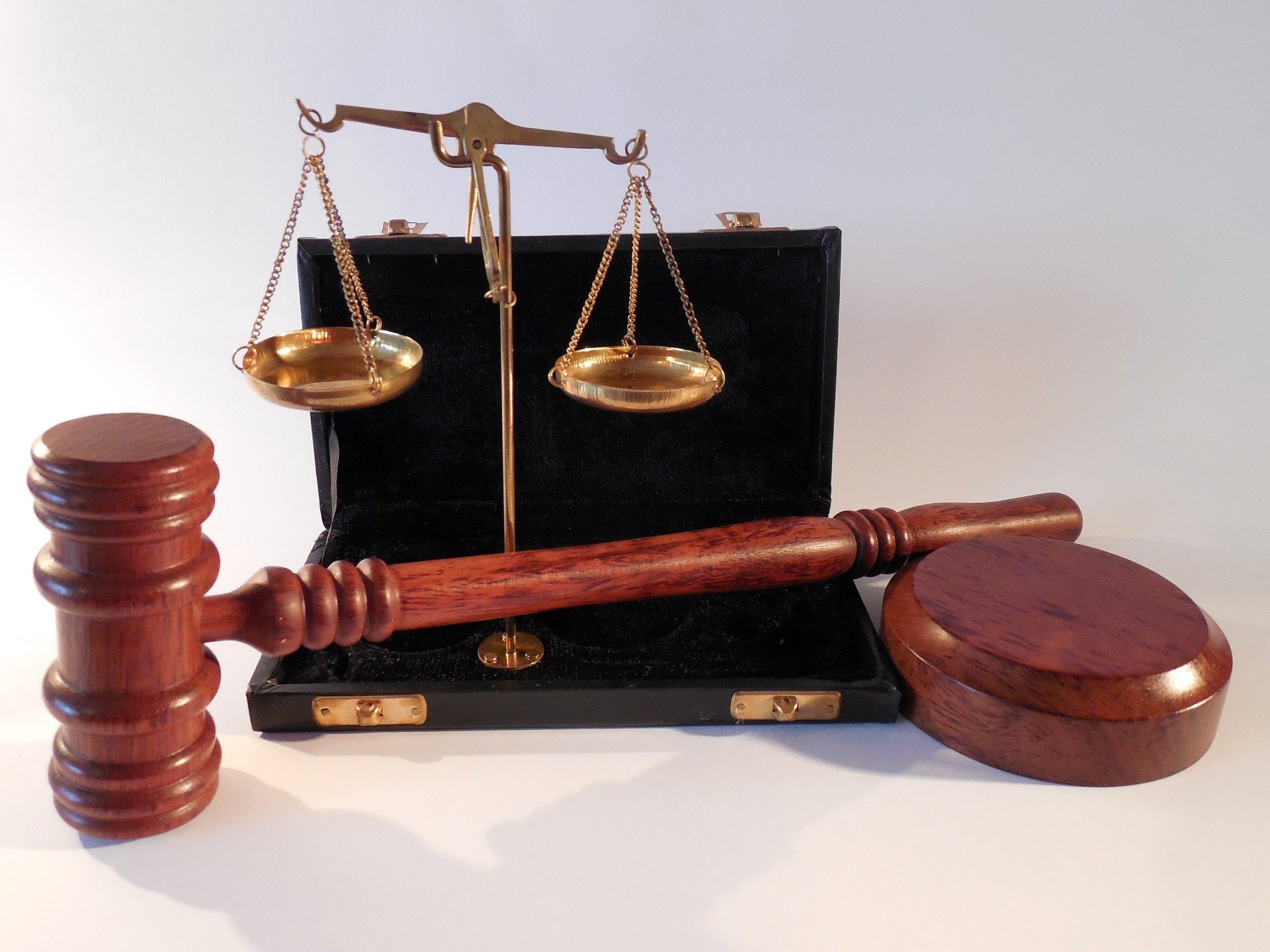 Un homme de 22 ans é été reconnu coupable de « violences en réunion » à l'encontre de quatre policiers. Il a fait appel du jugement.