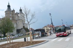 Transport urbain évolitY à Montbéliard, face au château.