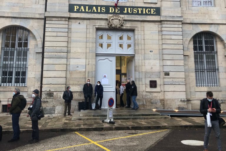 Le procès de Jonathann Daval s'est ouvert ce lundi 16 novembre devant la cour d'assise de Haute-Saône, à Vesoul.