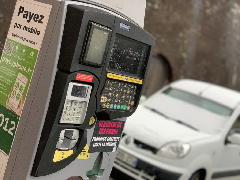 Parcmètre à Belfort, pour le stationnement en Ville, place de l'Arsenal.