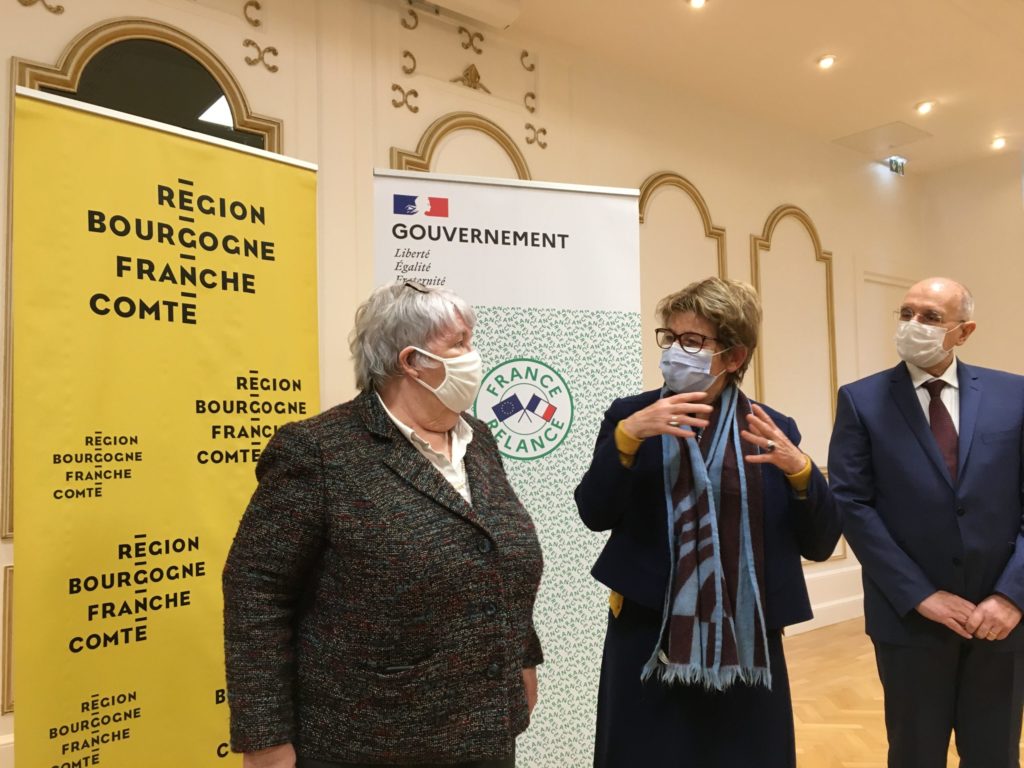 Le préfet de la région Bourgogne-Franche-Comté, Fabien Sudry, et la présidente du conseil régional de Bourgogne-Franche-Comté, Marie-Guite Dufay, ont signé ce vendredi l’accord de relance État-Région et l’accord stratégique du contrat de plan État-Région, pour la période 2021-2027.