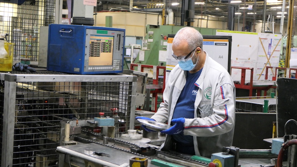 Empêtrée dans des problèmes d’approvisionnement de micro-conducteurs, l’usine Stellantis de Sochaux annule très régulièrement des séances de travail. Et elle demande aux opérateurs de poser des congés lors des prochaines annulation, les 28 et 29 mars