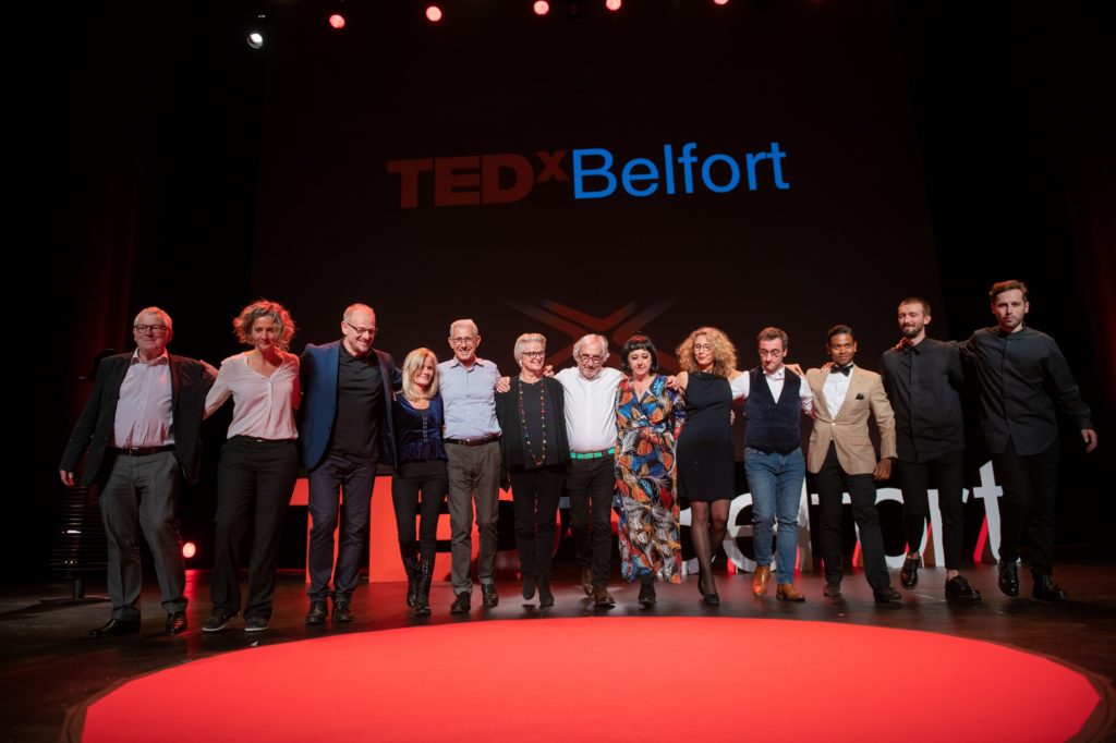 Les intervenants (ou "speakers") du dernier TedX saluent le public. (Photo François Jouffroy)