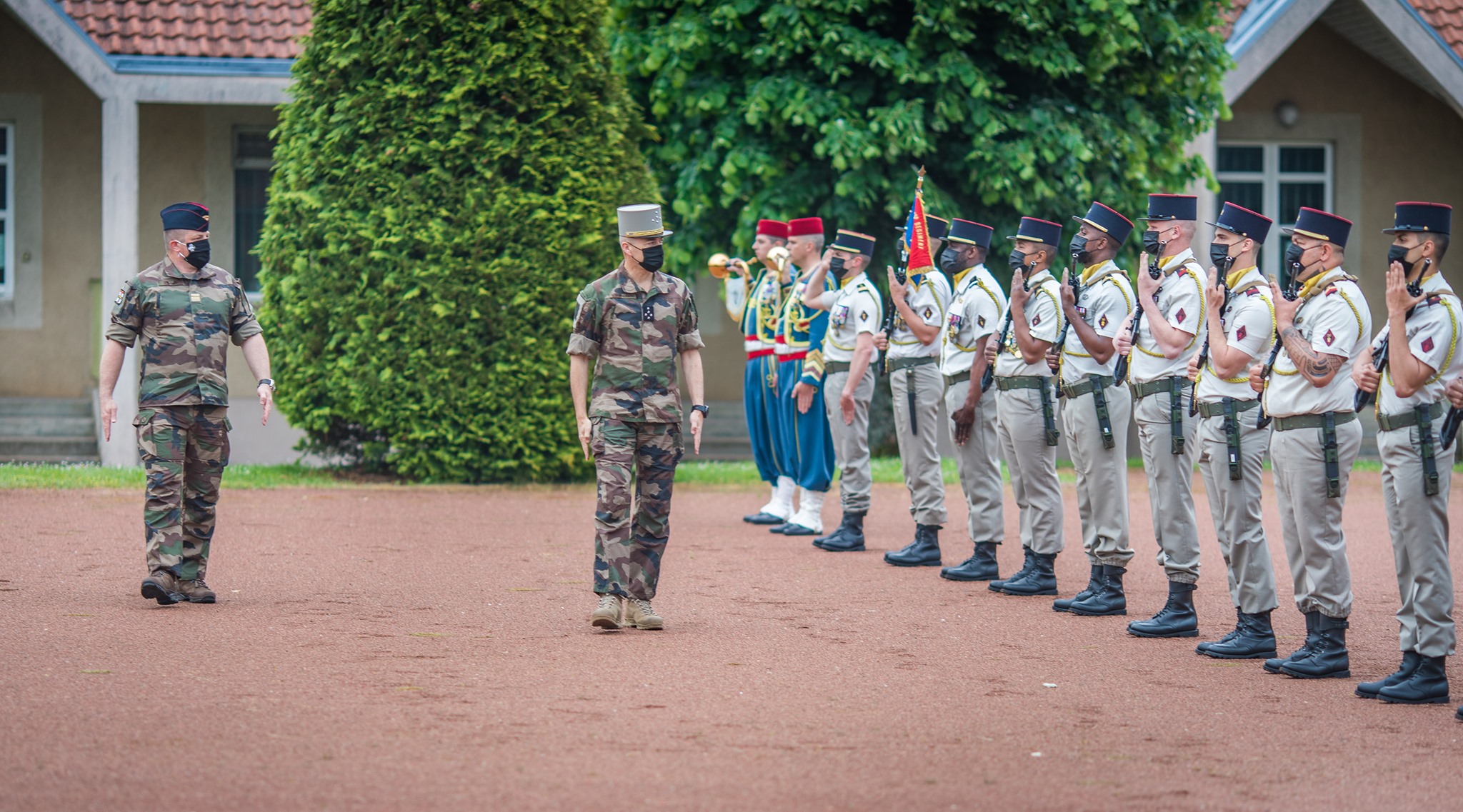 Thierry Burkhard, un nouveau chef d'État-major des armées dans un contexte  chargé