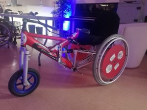 Pendant 2 jours, des étudiants ont planché sur des innovations dans le secteur du handicap, au Crunch Lab. Ce fauteuil de loisirs est fait avec des éléments existants de vélo.