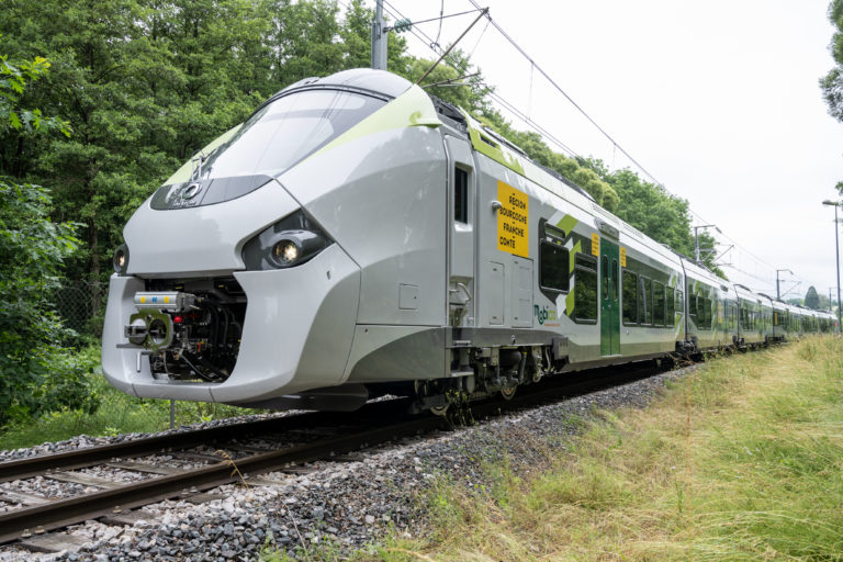 Train Coradia Polyvalent aux couleurs de la Région Bourgogne-Franche-Comté (copyright Alstom_Frédérique Clement)