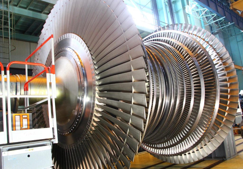 La turbine à vapeur Arabelle, dans un atelier de ce qui est encore Alstom, en 2014.