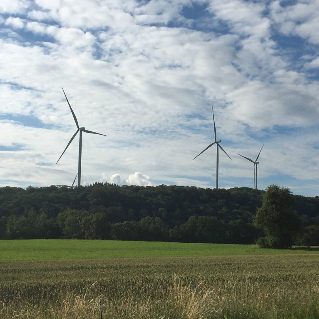 Les éoliennes du côté de L'Isle-sur-le-Doubs.