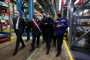 Le président de la République a participé à une visite guidée de l'usine General Electric de Belfort, où se fabrique la turbine Arabelle, pour les centrales nucléaires.