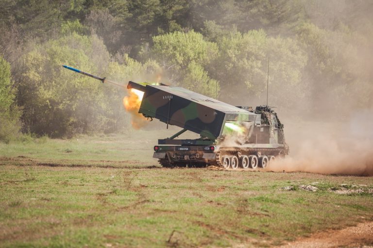 Un lance-roquette unitaire (LRU) du 1er régiment d'artillerie de Bourogne. | ©MLC David – 1er RA
