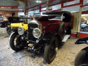 La Peugeot Type 156 choisi par le président Alexandre Millerand en 1921 et fabriquée à Sochaux (©CC BY-SA 4.0 – vintage car).