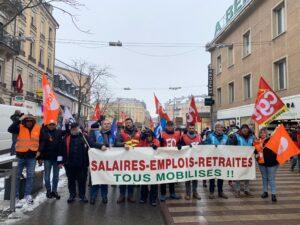 Les syndicats étaient unis derrière une même banderole pour ce début de mouvement de contestation contre la réforme des retraites (©Le Trois – Thibault Quartier).