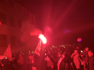Mobilisation aux flambeaux à Belfort le 7 février 2023, contre la réforme des retraites (©Le Trois – Thibault Quartier).