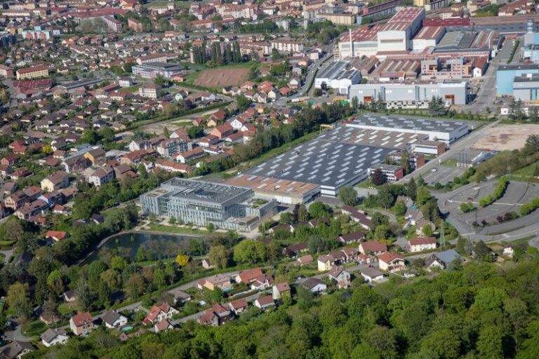 L'entreprise Inocel, qui fabrique des piles à combustible de forte puissance, installe son usine de production au Techn'Hom, à Belfort dans l'ancien bâtiment des Ailettes (©Inocel).