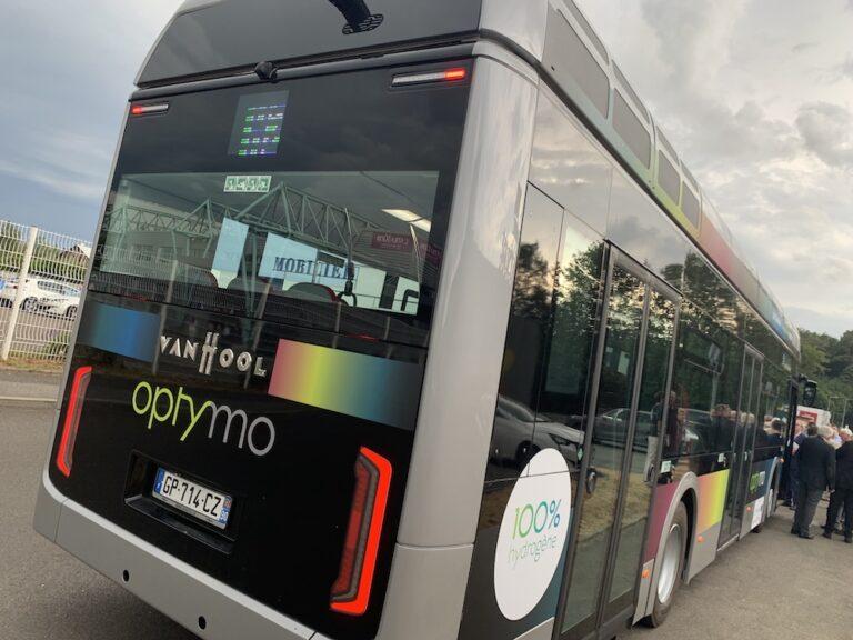 Sept bus hydrogène composent la flotte de bus urbains d'Optymo. Il y en aura 27 en 2025 (©Le Trois – Thibault Quartier).