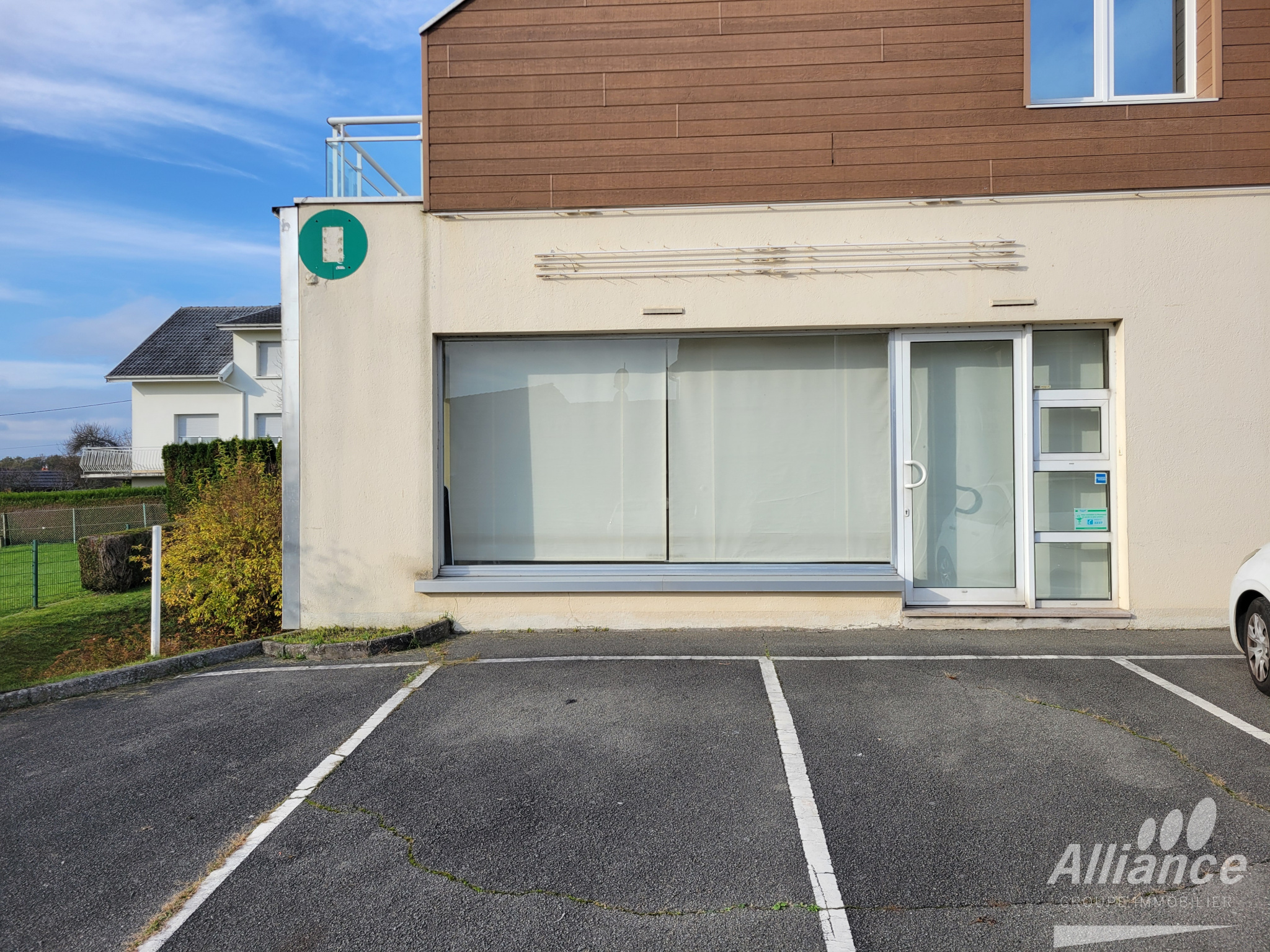 A LOUER LOCAL COMMERCIAL BETHONCOURT 145M2