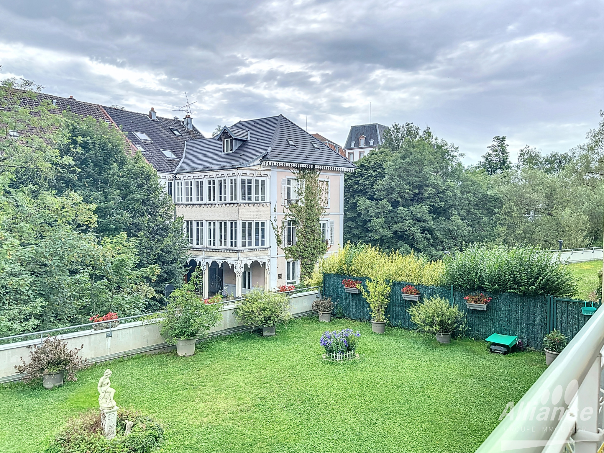 APPARTEMENT T3 A VENDRE  AVEC GRANDE TERRASSE .