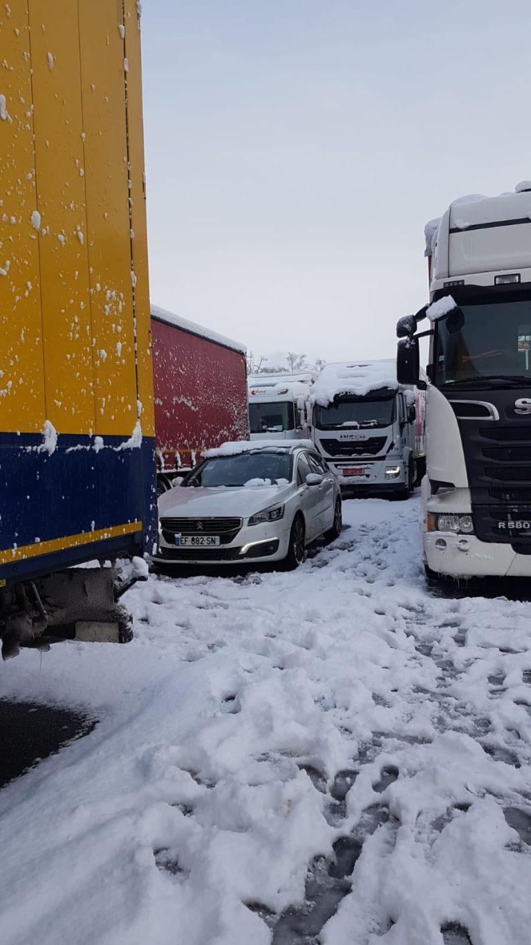 Une automobiliste bloquée depuis 12h sur l'A36 nous transfère des photos. Elle est à hauteur du péage de Colombier. | ©DR