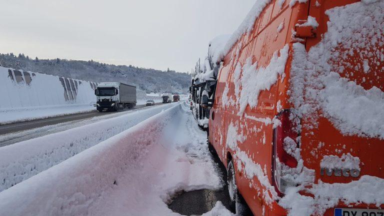 Une automobiliste bloquée depuis 12h sur l'A36 nous transfère des photos. Elle est à hauteur du péage de Colombier. | ©DR