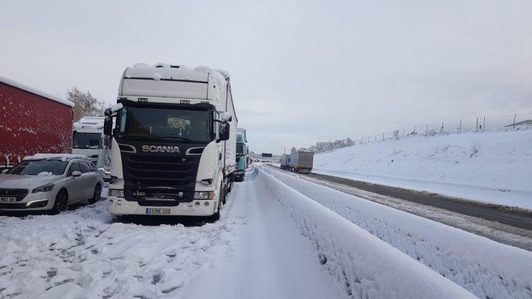 Une automobiliste bloquée depuis 12h sur l'A36 nous transfère des photos. Elle est à hauteur du péage de Colombier. | ©DR