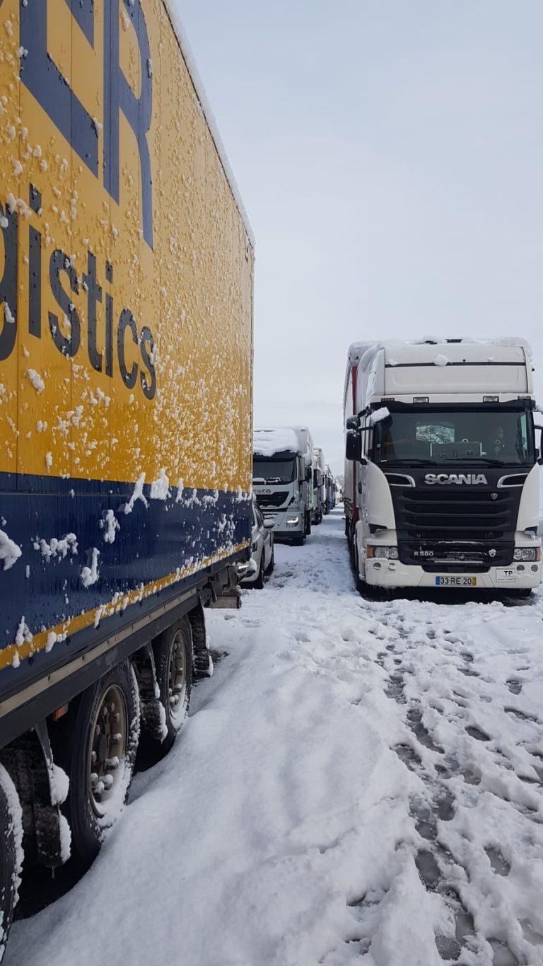 Une automobiliste bloquée depuis 12h sur l'A36 nous transfère des photos. Elle est à hauteur du péage de Colombier. | ©DR