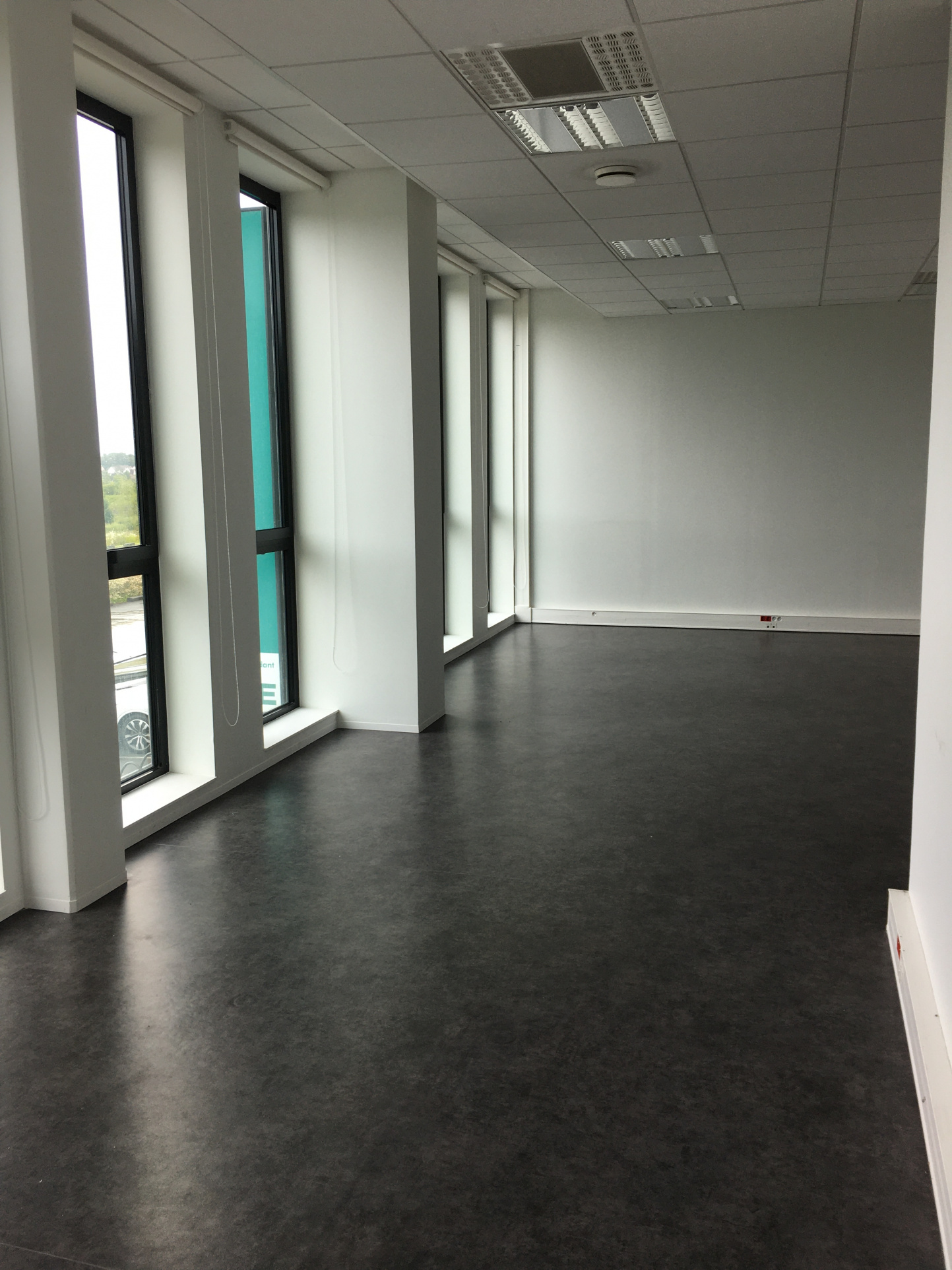 LOCATION BUREAU 55M2 JONXION + PARKING