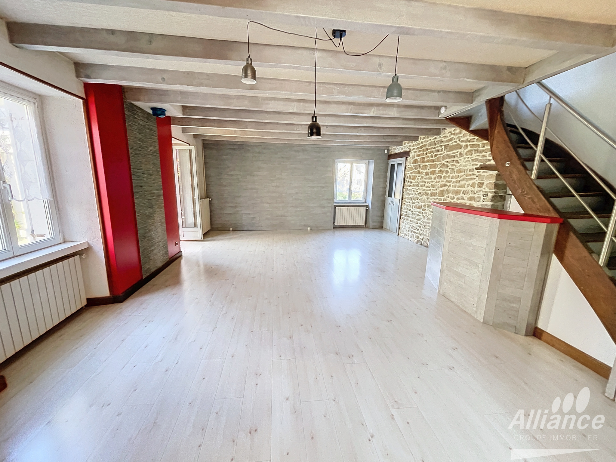 Maison rénovée avec jardin, terrasse et appartement indépend