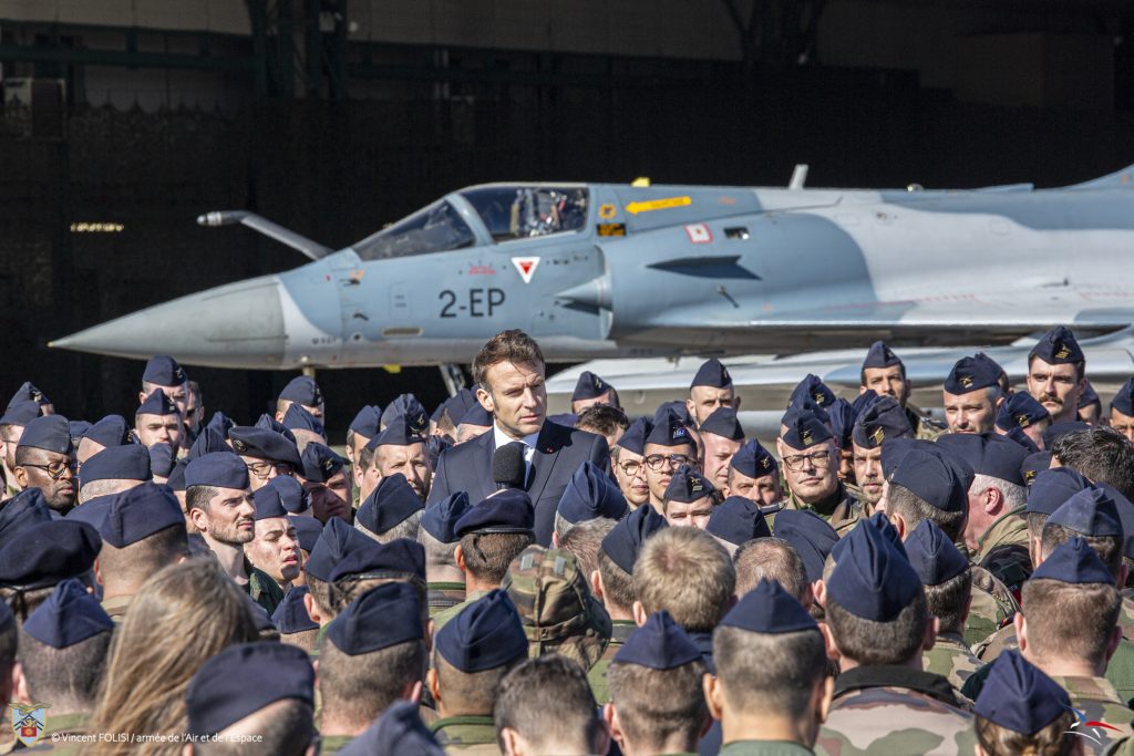 Mardi 18 mars 2025, le président de la République française, Emmanuel Macron, est en déplacement sur la base aérienne 116 Luxeuil-Saint-Sauveur.| ©Base aérienne 116 