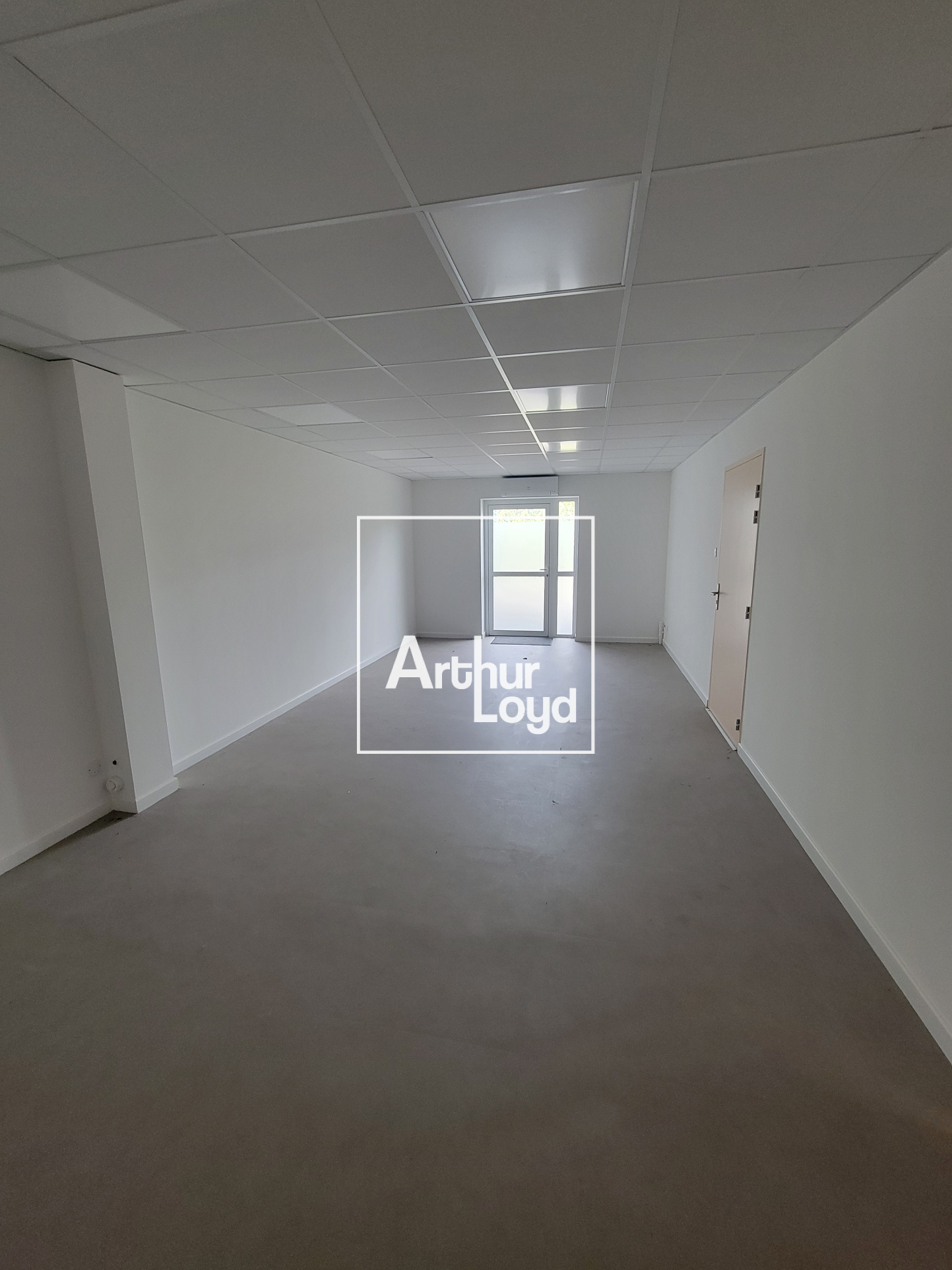 LOCAUX PROFESSIONNELS A LOUER