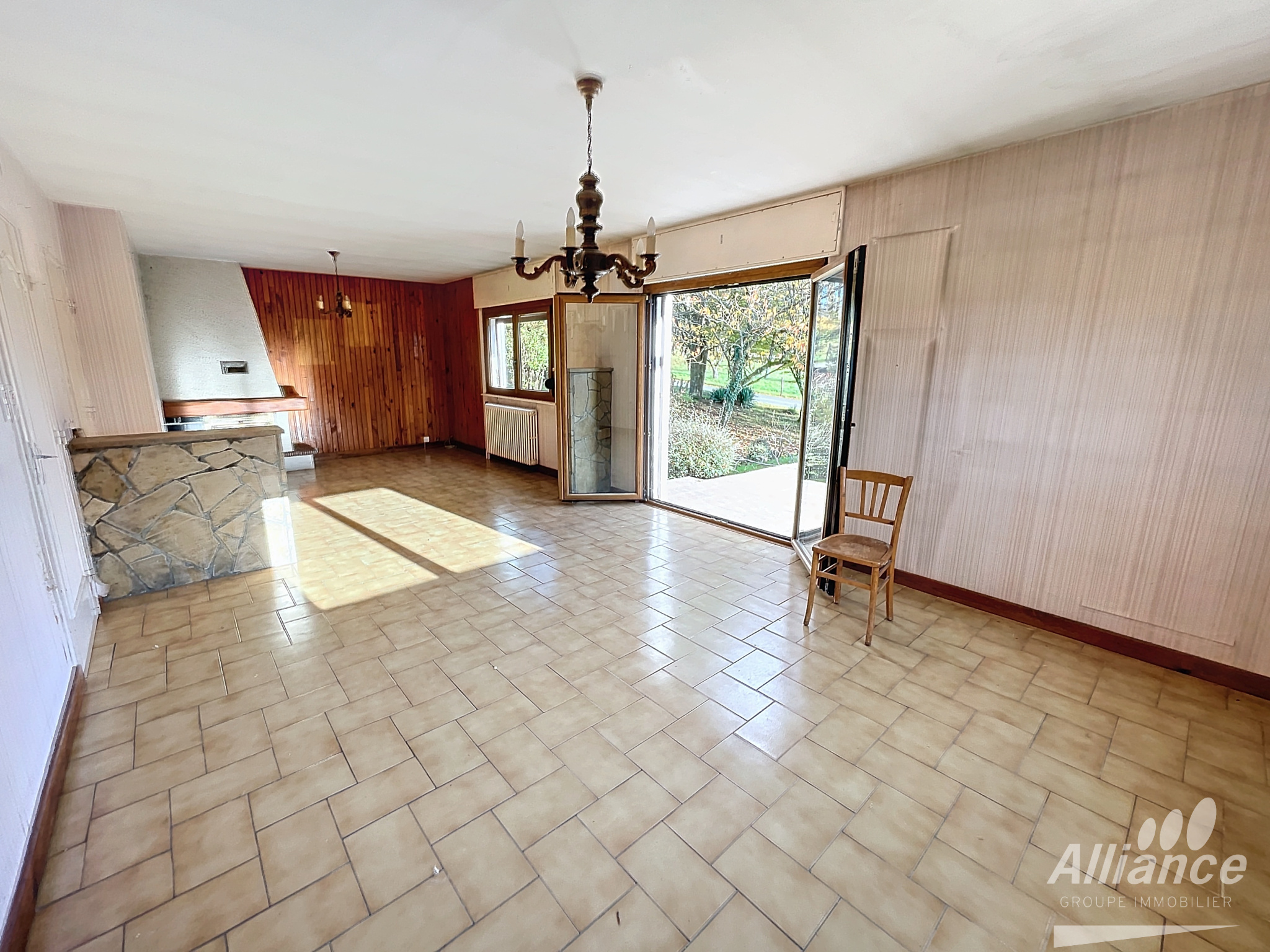 Maison avec 4 chambres sur un terrain de 22 ares.