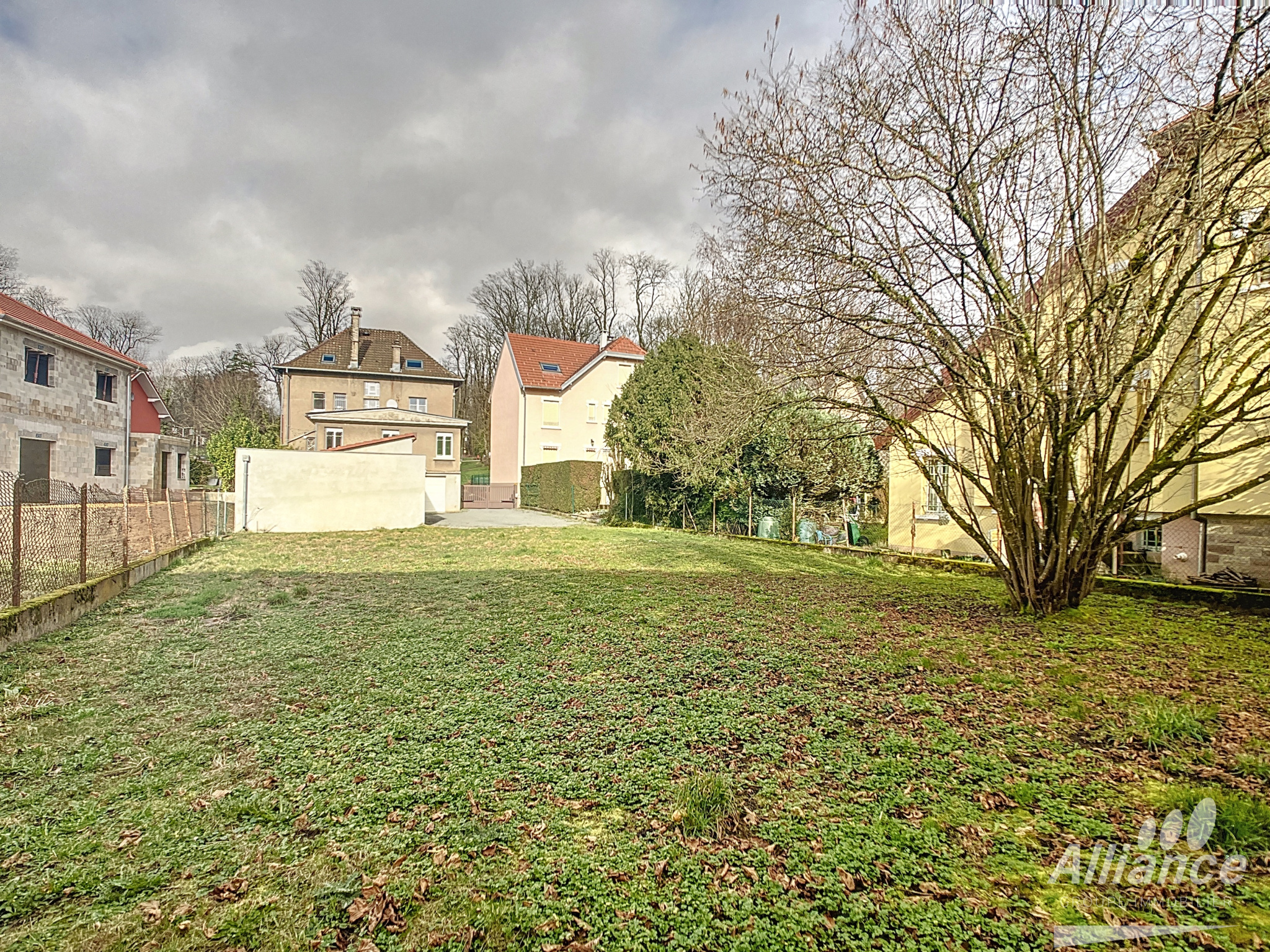 TERRAIN CONSTRUCTIBLE AVEC UN GARAGE 510 m2