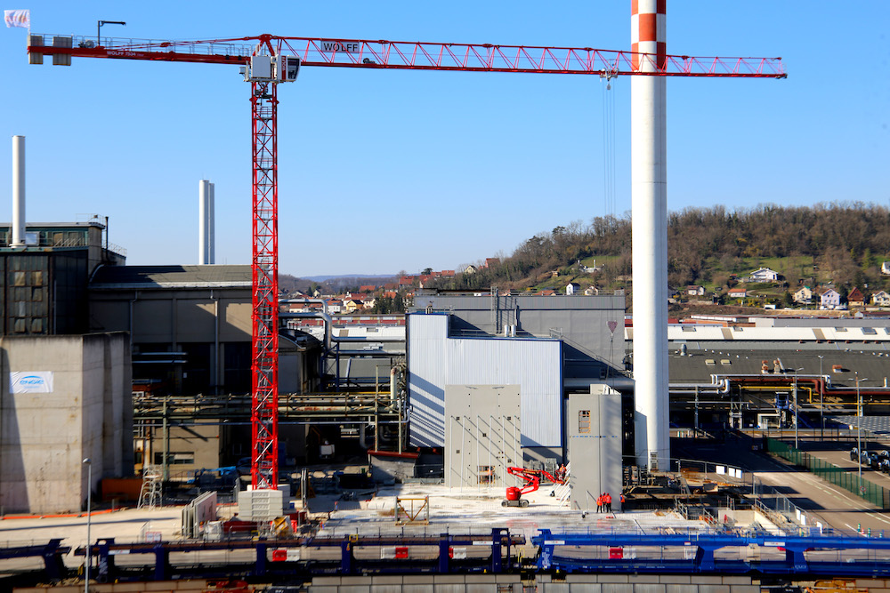 L'usine Stellantis Sochaux investit dans une nouvelle chaudière biomasse.