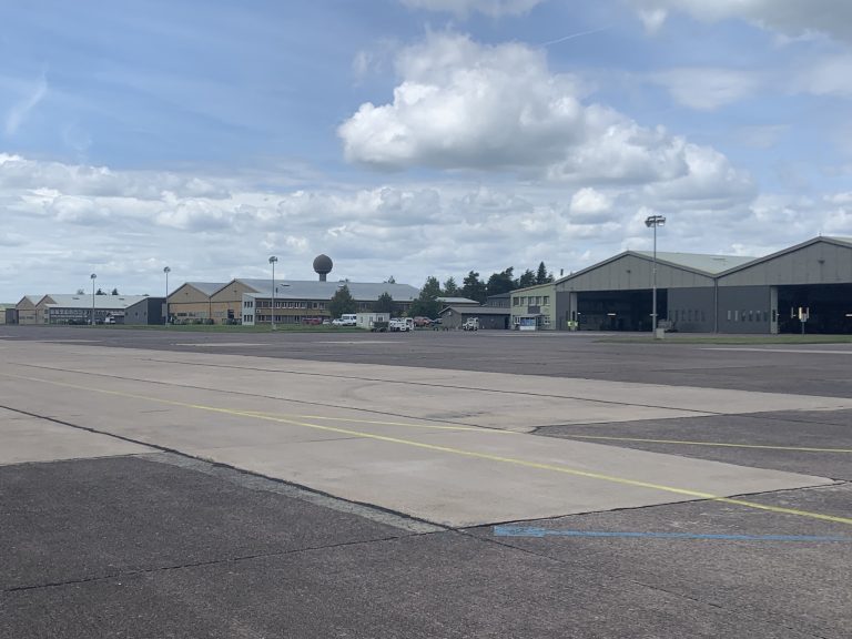 Tarmac de la base aérienne 116 de Luxeuil-Saint-Sauveur, en Haute-Saône. | ©Le Trois – Thibault Quartier
