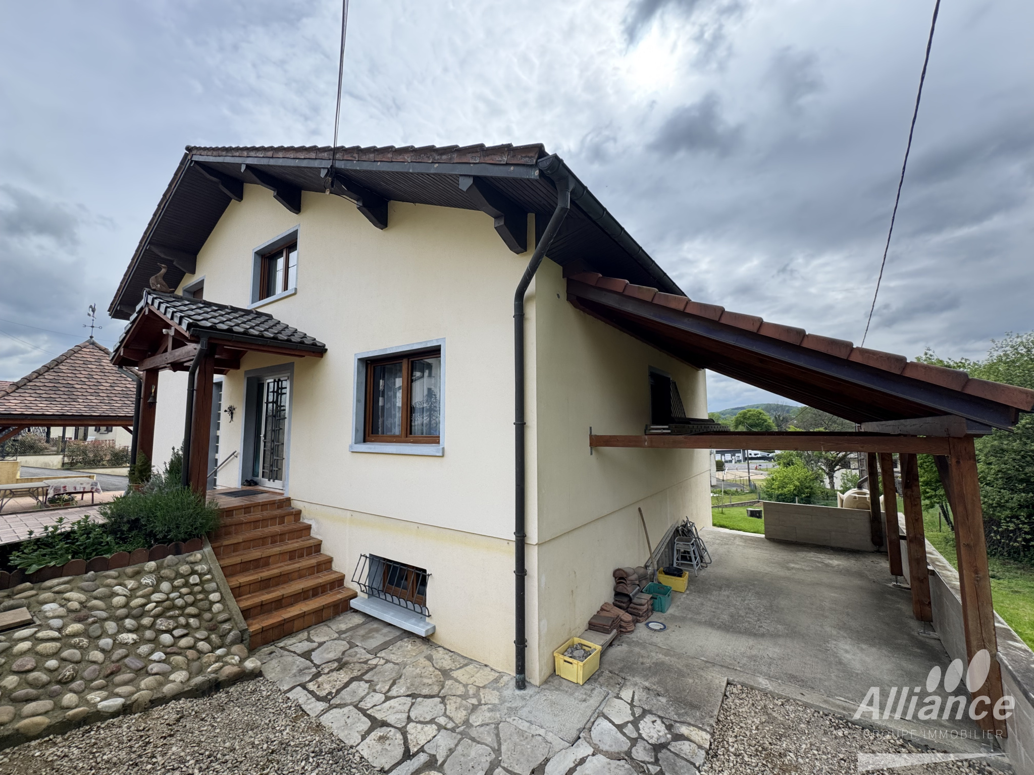 Maison T8 d’une superficie de 160 m2 sur un terrain de 8 are