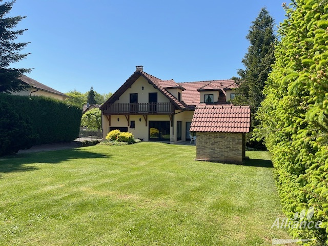 Maison familiale, cadre verdoyant et piscine sans vis-à-vis
