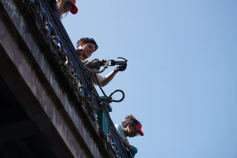 Des étudiants de l'Esta ont mené une opération de nettoyage de la Savoureuse après le Fimu. | ©Loéva Claverie