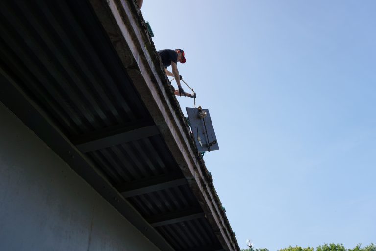 Des étudiants de l'Esta ont mené une opération de nettoyage de la Savoureuse après le Fimu. | ©Loéva Claverie