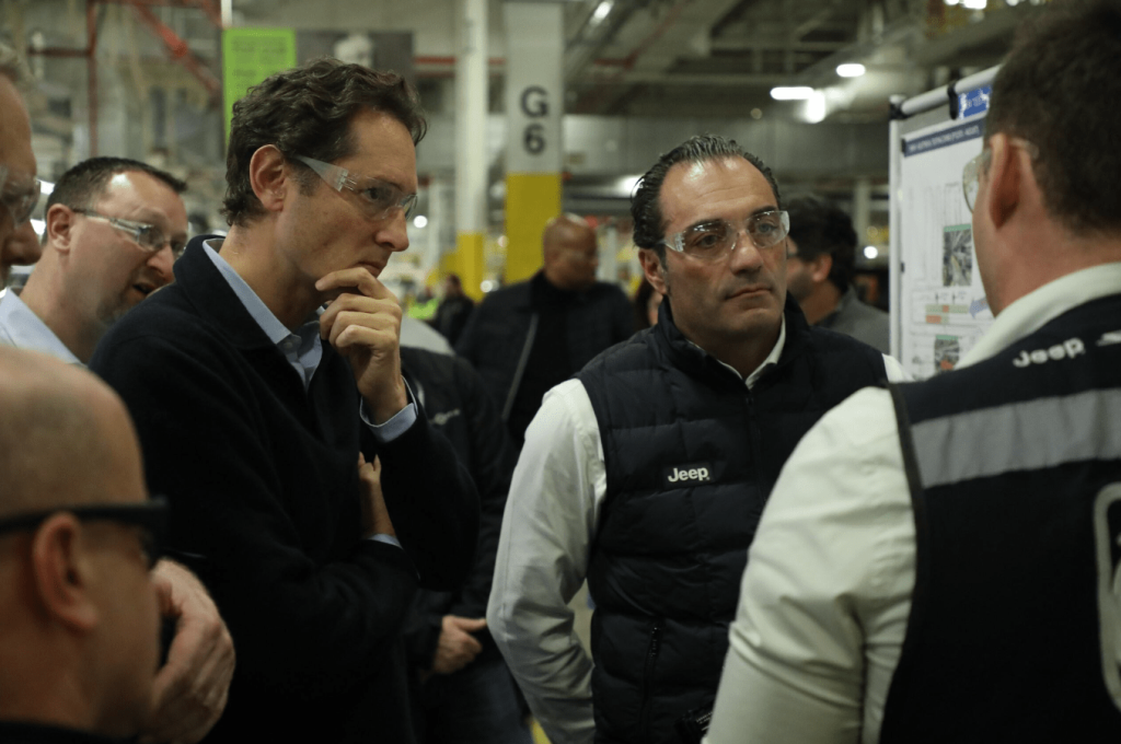 Antonio Filosa, nouveau directeur général de Stellantis (à droite) avec John Elkann,président de Stellantis . | ©Stellantis 