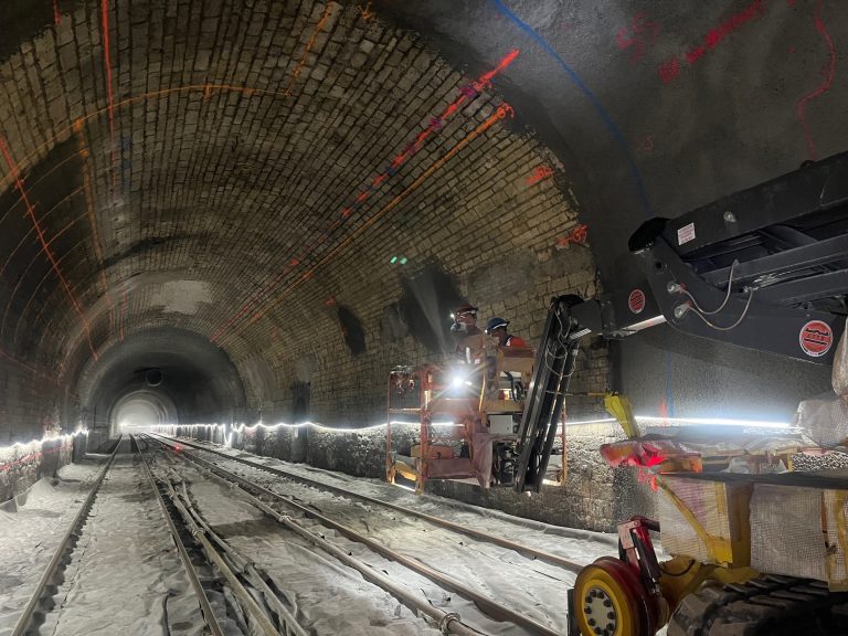 Les travaux du tunnel de Genevreuille par SNCF Réseau vont durer huit semaines, jusqu'en décembre. | ©SNCF Réseau
