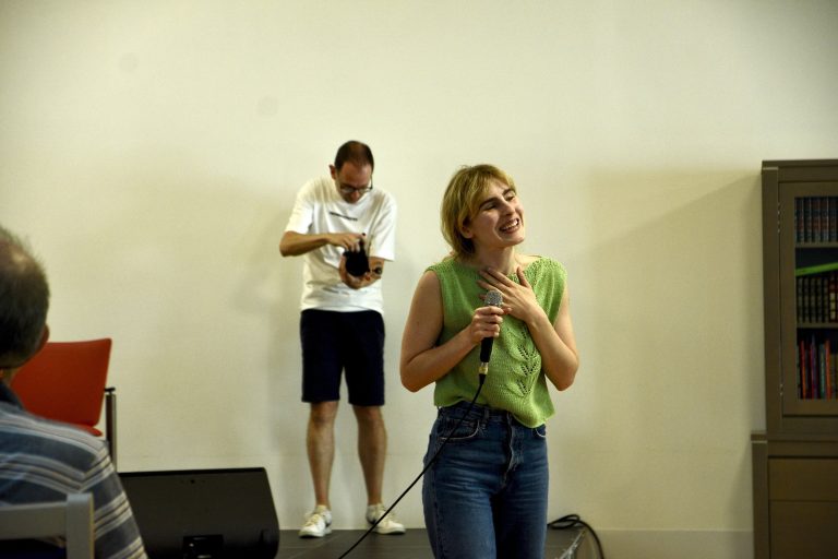 Mary Middlefield a offert un concert aux résidents de l'Ehpad du Chênois et de celui de Pont-de-Roide assistent au concert. | ©Le Trois - A.S.