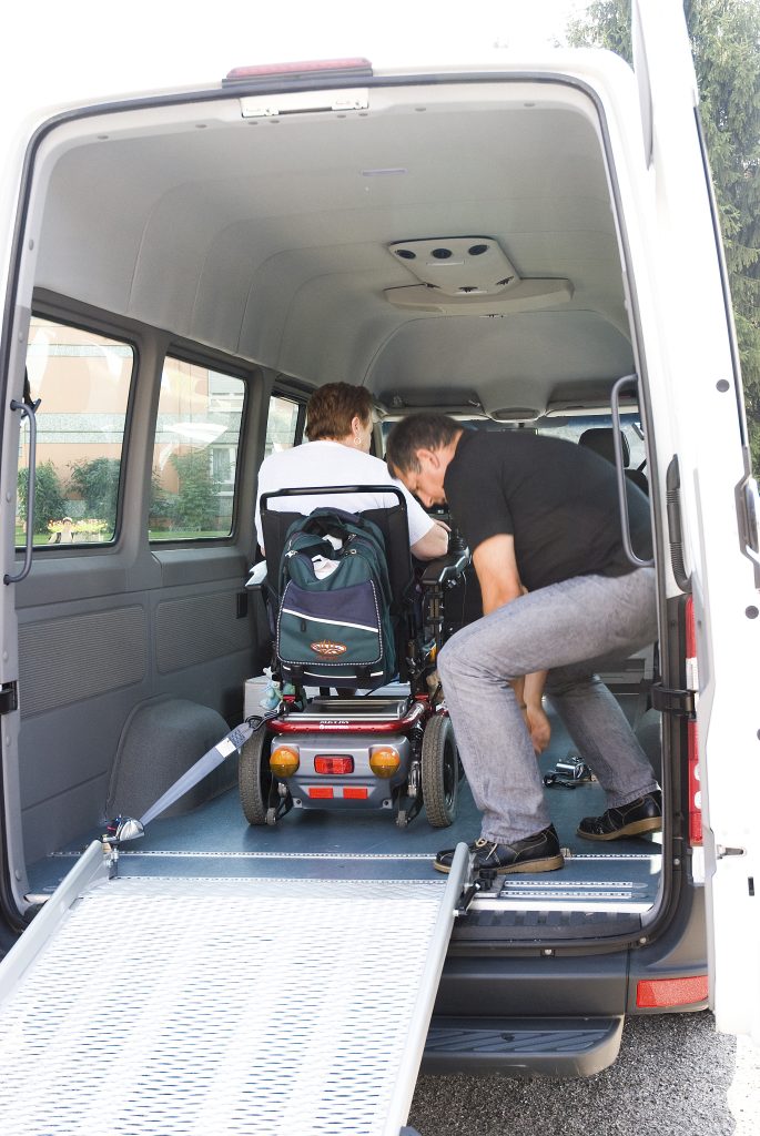 Optymo propose un service de transport pour les personnes à mobilité réduite (PMR).