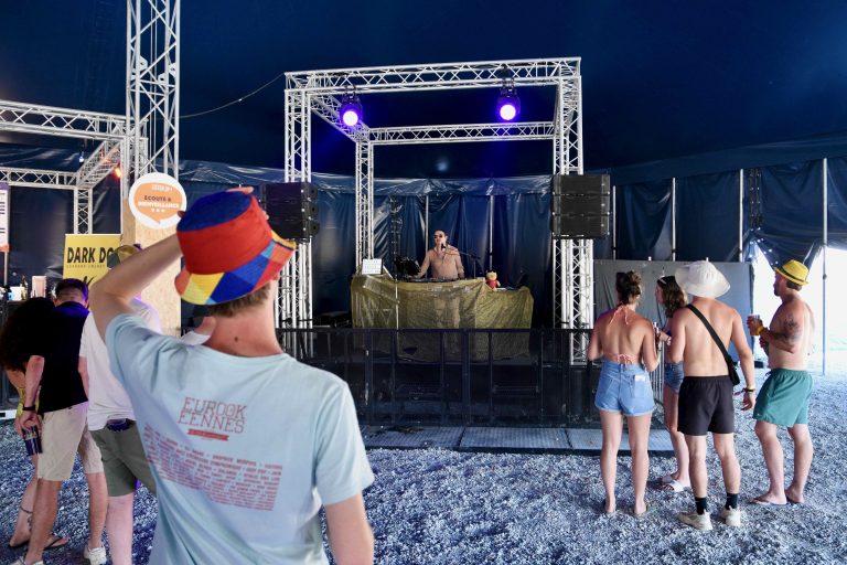 Didjier Corrèze jouait sous le chapiteau du camping ce samedi. | ©Le Trois - A.S.
