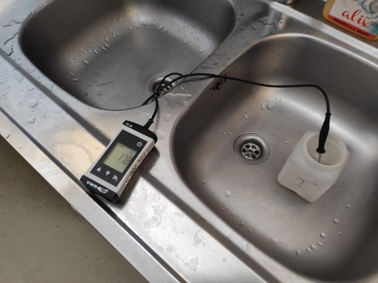 À la fin de la prise de température, le thermomètre affiche 17,8°C. | ©Le Trois - Loéva Claverie