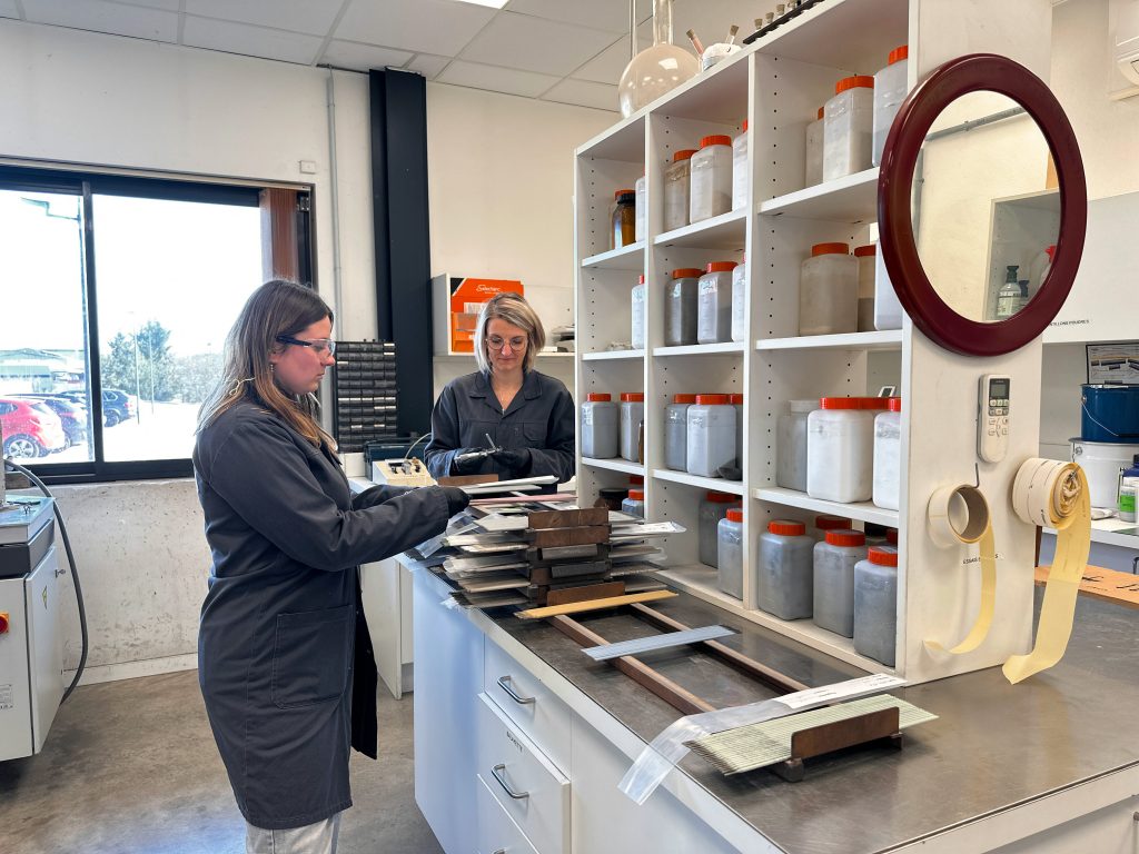 selectarc_laboratoire Selectarc s'appuie sur un laboratoire pour développer des produits d'apport de soudage et de brasage encore plus performants.