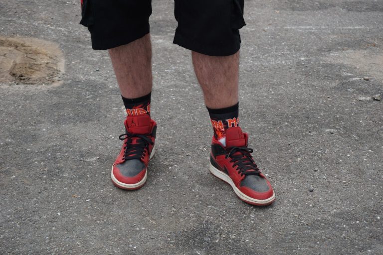 Les chaussettes sont assorties au look ! | ©Le Trois - Loéva Claverie