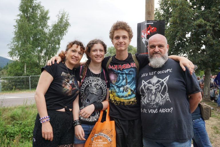 Michel, Florence, Erynne et Liam. La famille au complet pour le concert d'Iron Maiden.