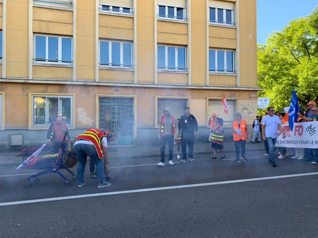 De nombreux syndicats sont présents sur cette mobilisation, le 18 septembre 2025.
