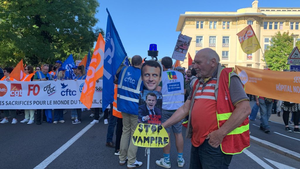 Les syndicats ont pris la parole au milieu de la route, à Belfort, ce 18 septembre.